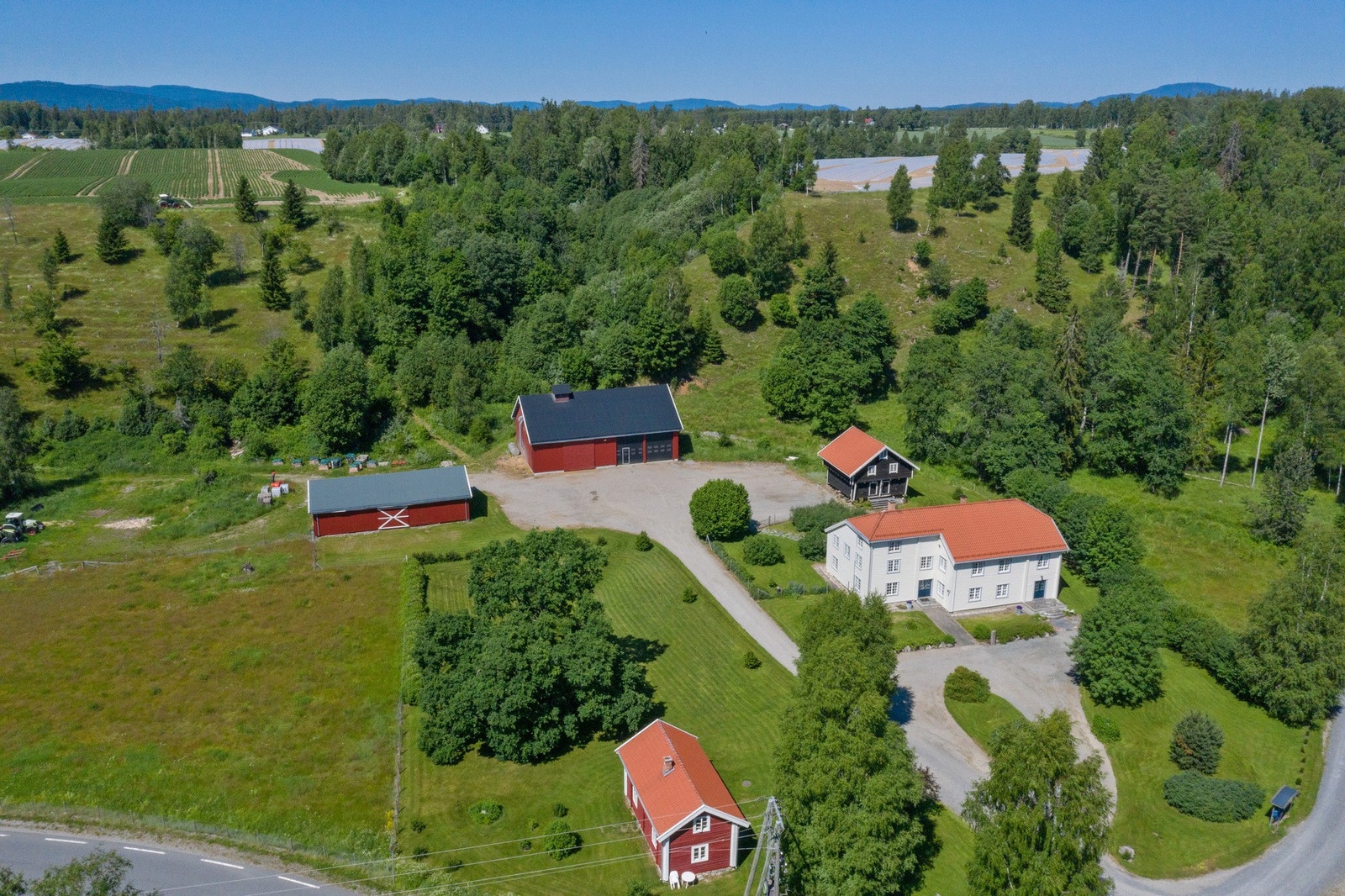 En sjelden mulighet til å overta en kulturhistorisk og vakkert restaurert gårdseiendom med røtter tilbake til 1500-tallet! Galleribilde