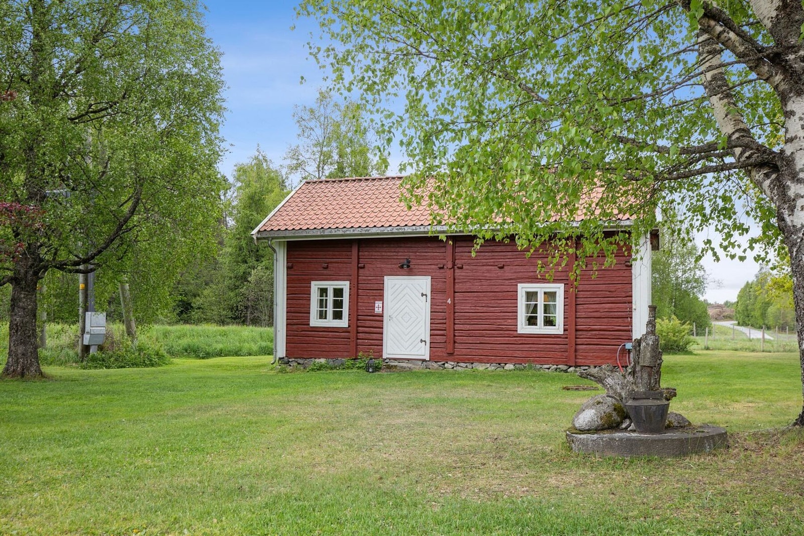 Gjestgiverboligen på tunet fungerer i dag som et herberge og leies ut til besøkende i sommersesongen (juni, juli og august). Galleribilde