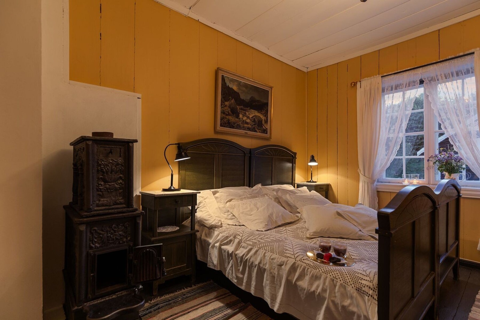 Kveldsstemning på soverommet. Galleribilde