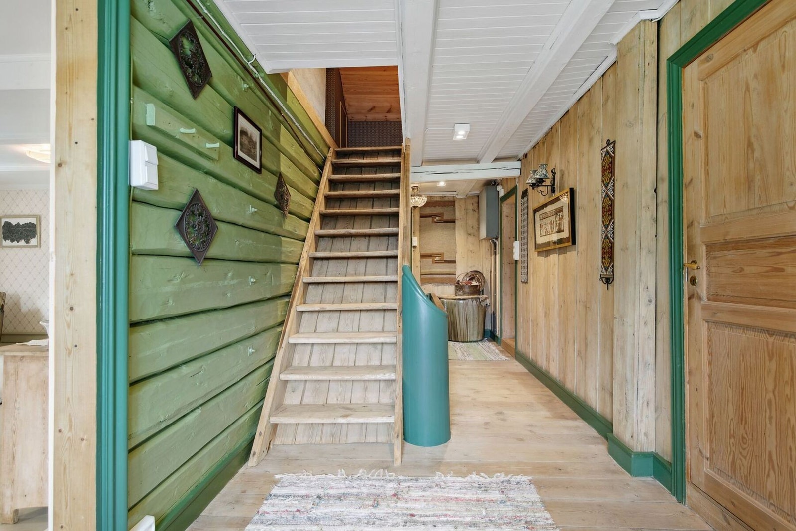 Trappegang opp mot loftsetasjen. Galleribilde
