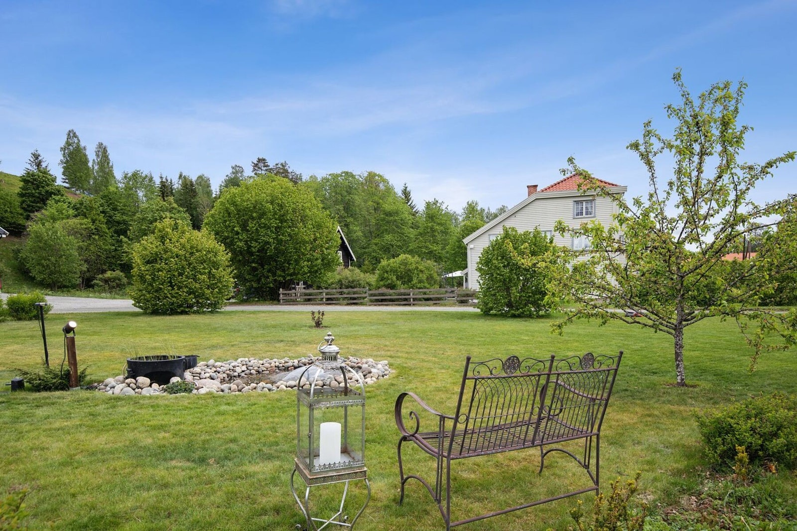 I tillegg består eiendommen av 34 dekar produktiv skog og 11 dekar utmark. Galleribilde