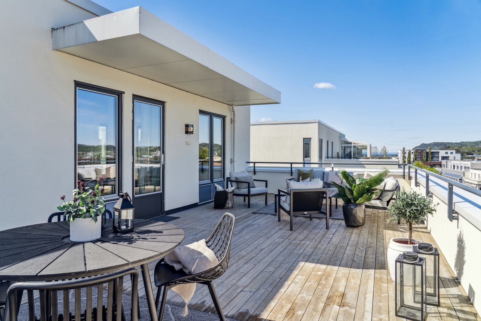 En innbydende toppleilighet meg egen takterrasse på hele 55 kvm. Galleribilde