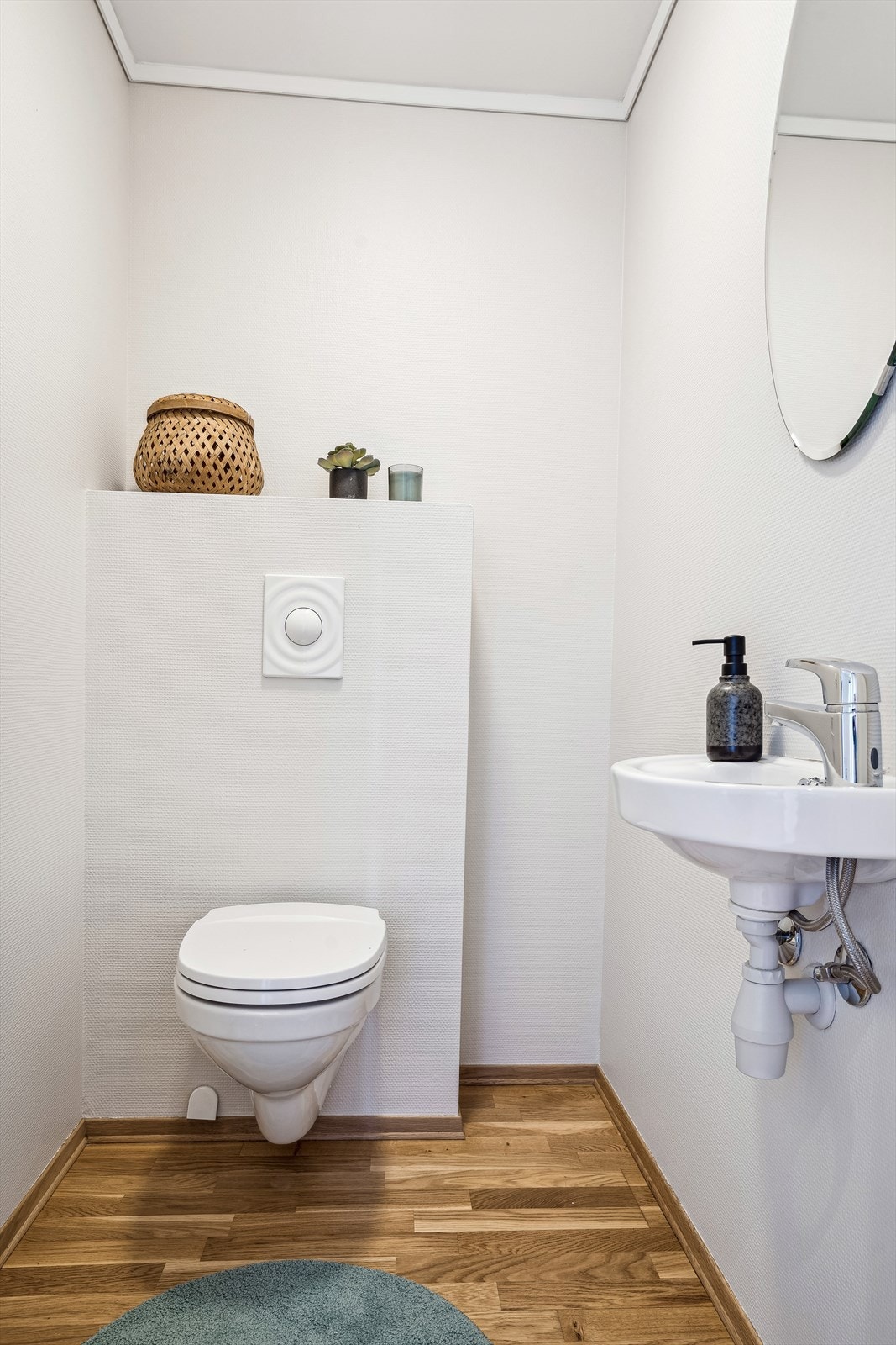 Seperat WC ved inngangspartiet. Galleribilde