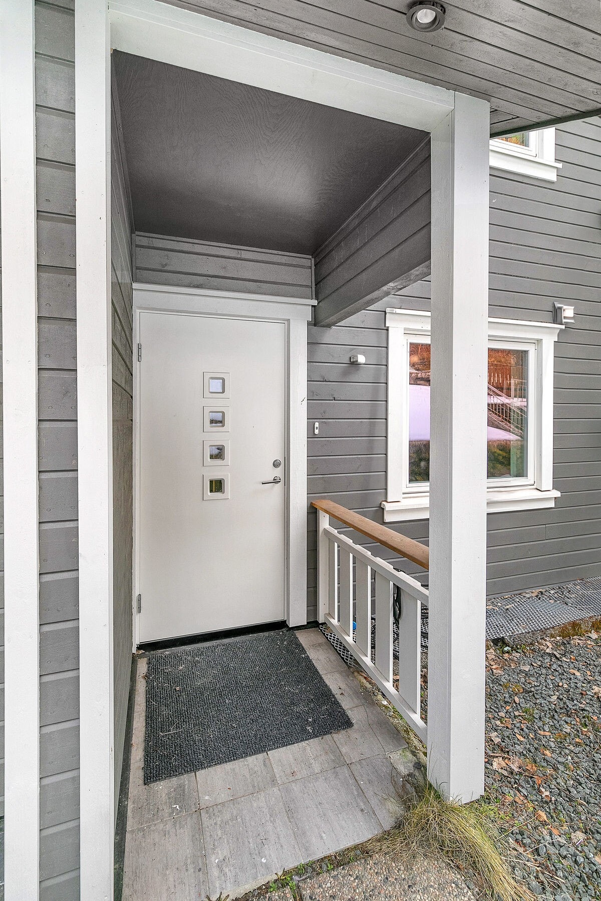 Egen inngangsdør inn til leiligheten Galleribilde