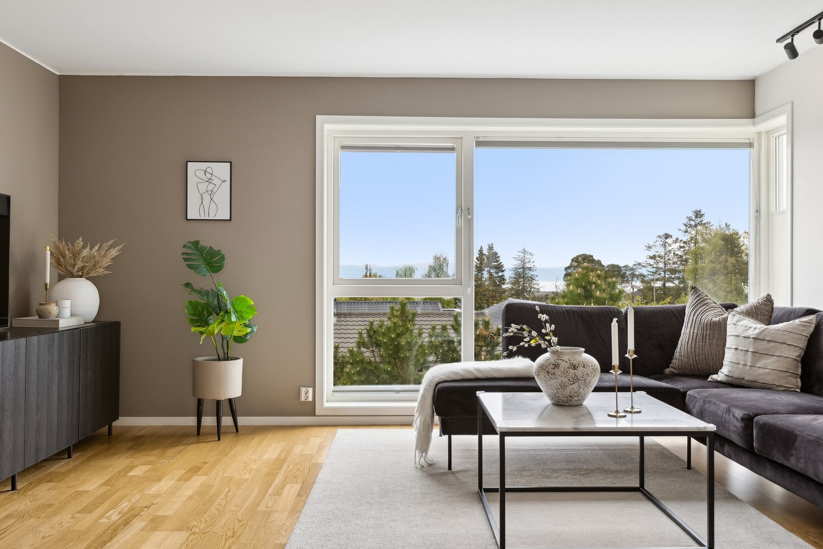 Den gode planløsningen legger til rette for å kunne innrede i ulike soner. Galleribilde