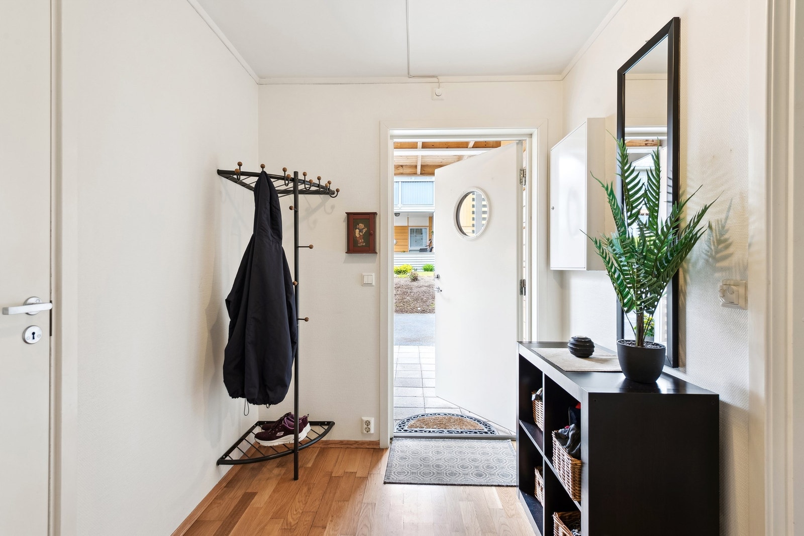 Romslig og innbydende entrè Galleribilde