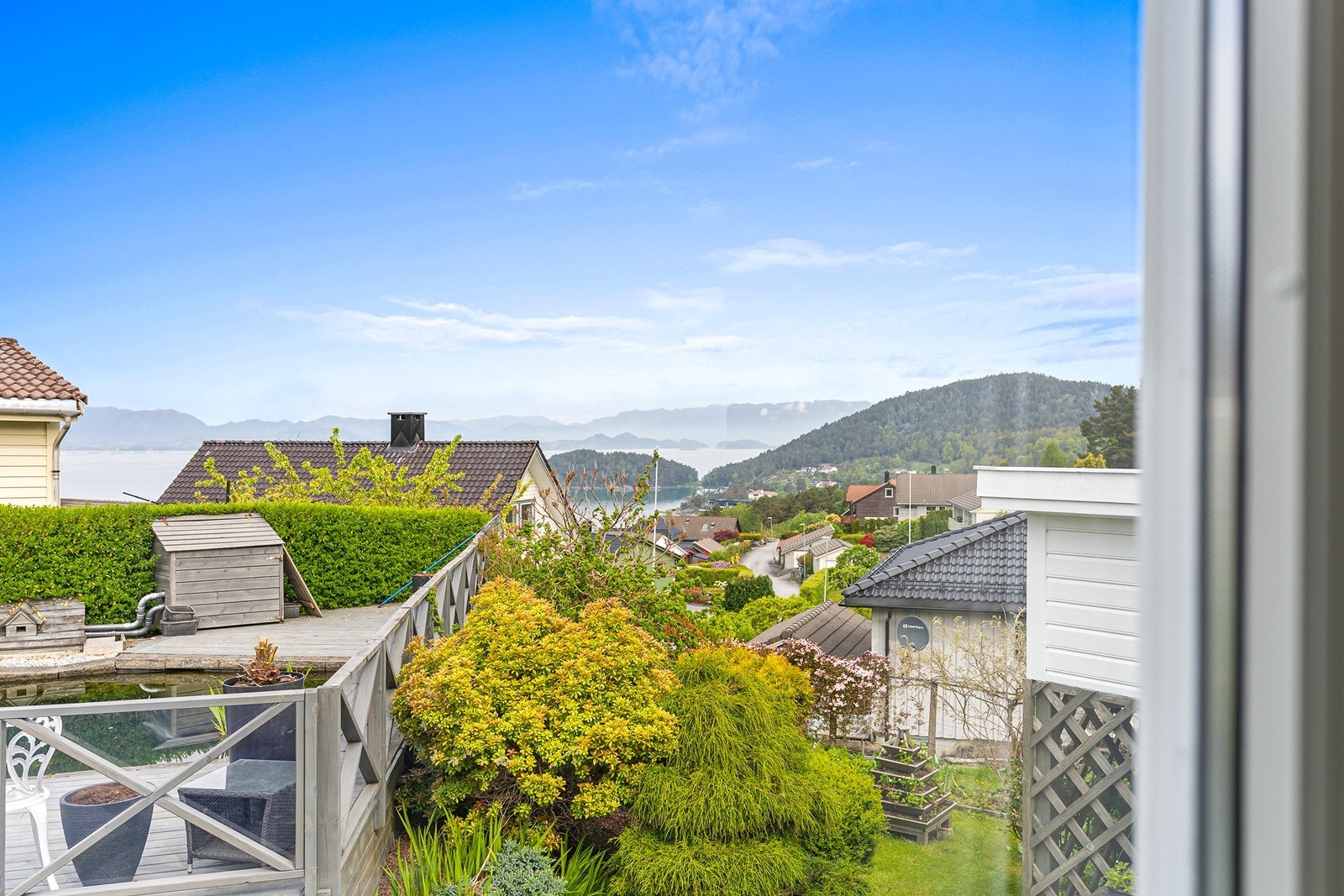 Utsikt fra spisestue. Galleribilde