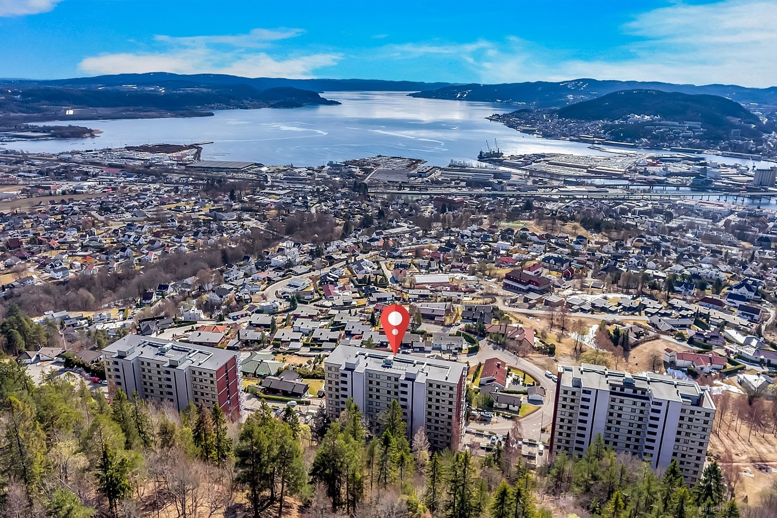 Strøtvet - Stor leilighet nyoppusset i 2024 - Utsikten mot fjorden bør oppleves! Galleribilde