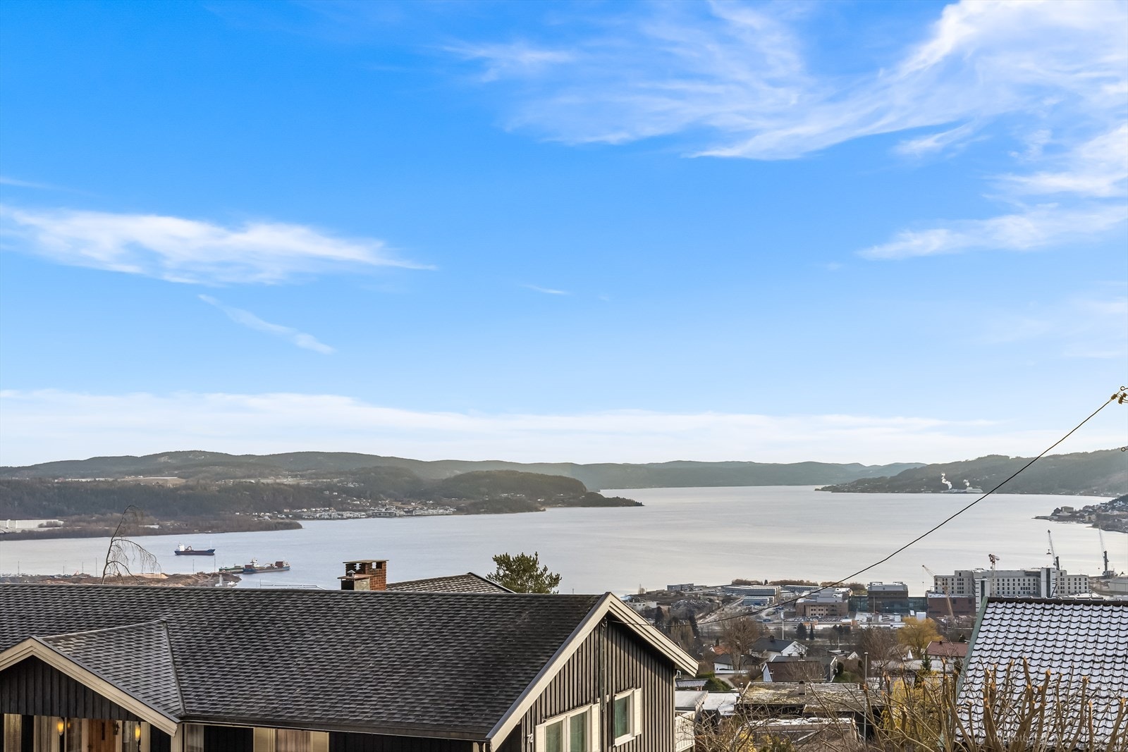 Sameiet ligger meget flott til med fin nærhet til marka og med en enestående utsikt mot Drammensfjorden Galleribilde