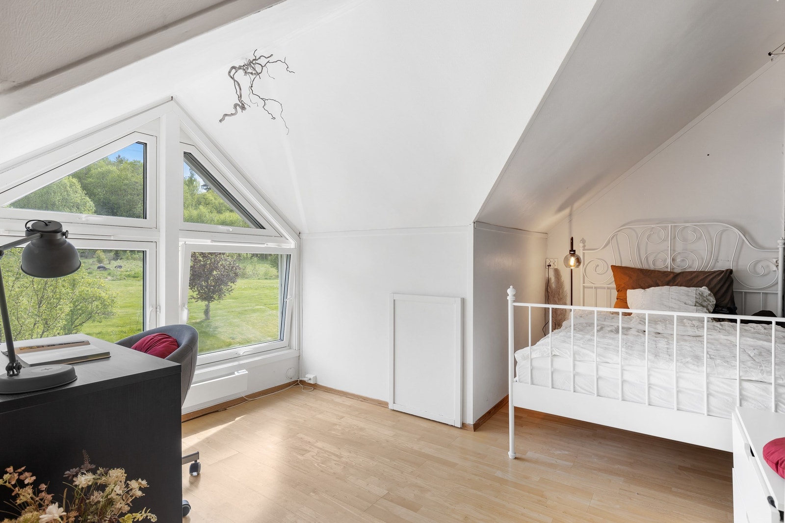 Boligens siste etasje har en stor loftstue som brer seg over hele planet. Her er det kun kreativiteten som setter begrensninger. Galleribilde