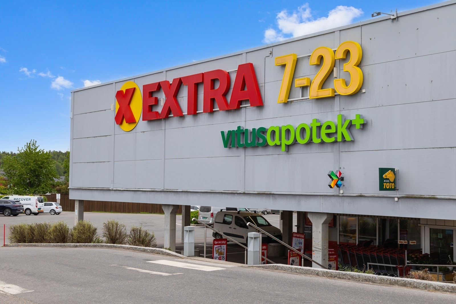 Extra er en av flere lokale nærbutikker på Sem. Galleribilde