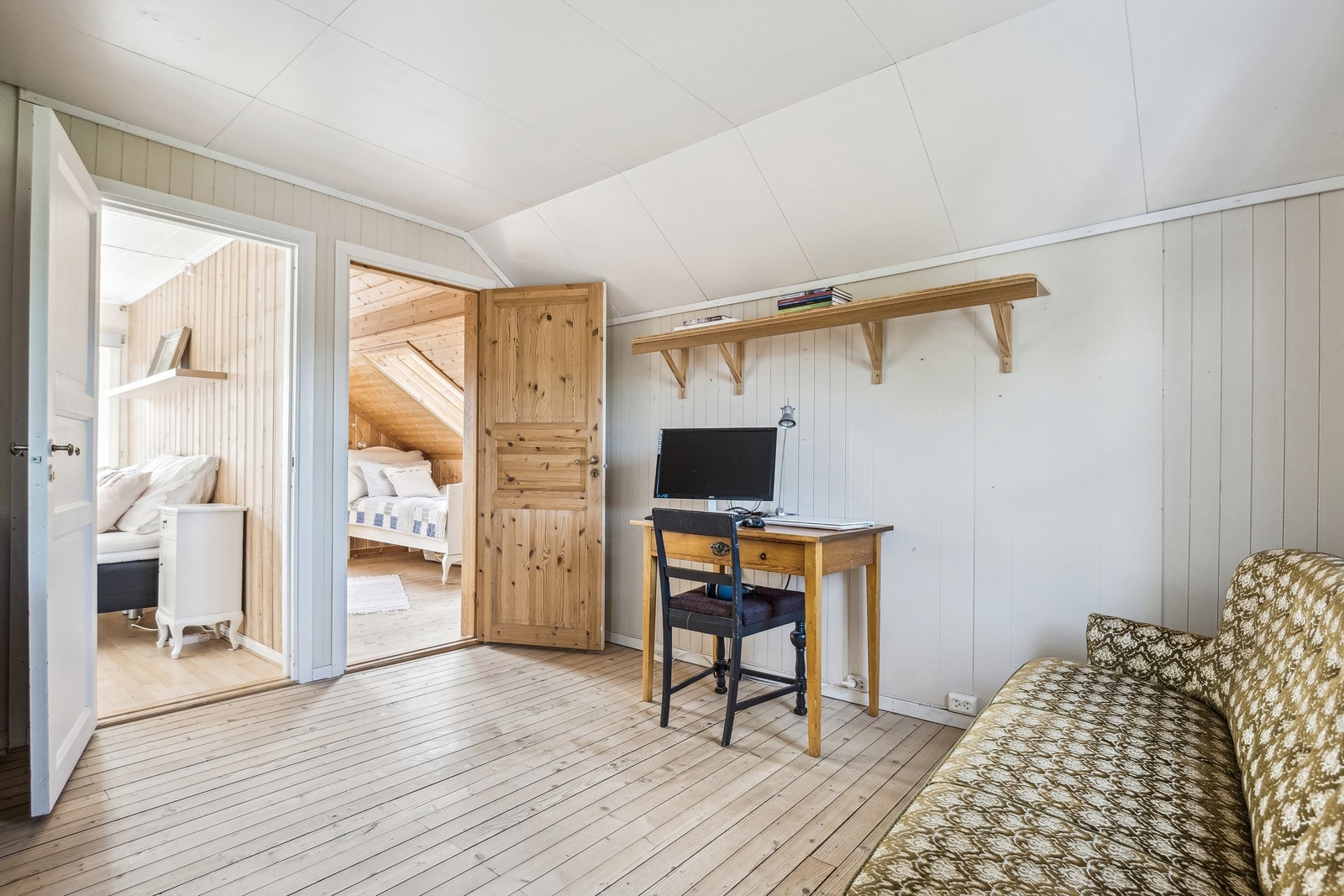 Soverom og loftsstue. Galleribilde