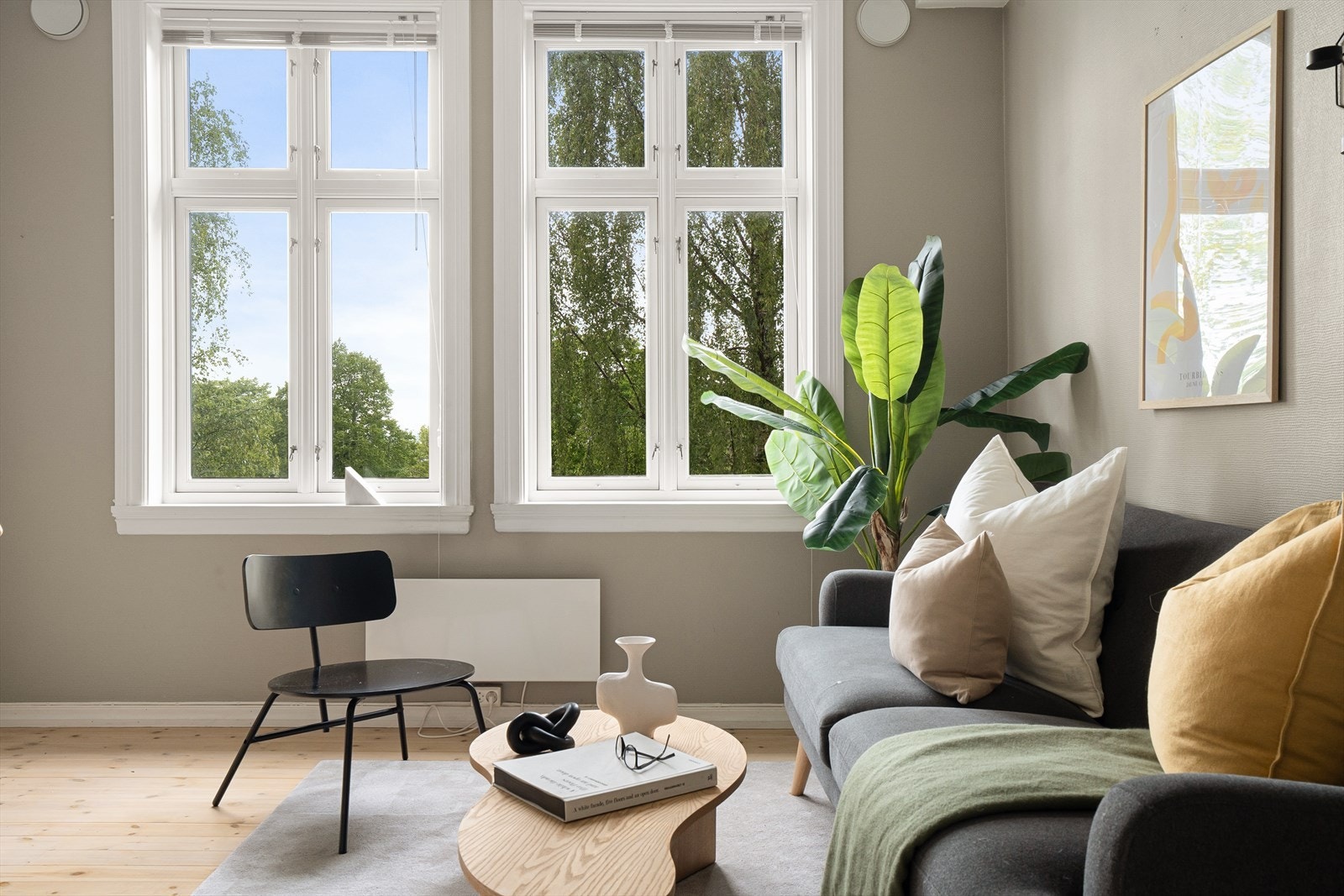 Fra stien nyter du fri utsikt mot Meyermarken Galleribilde