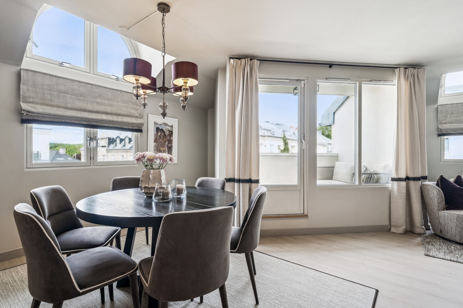 Spisestue med utgang til balkong Galleribilde