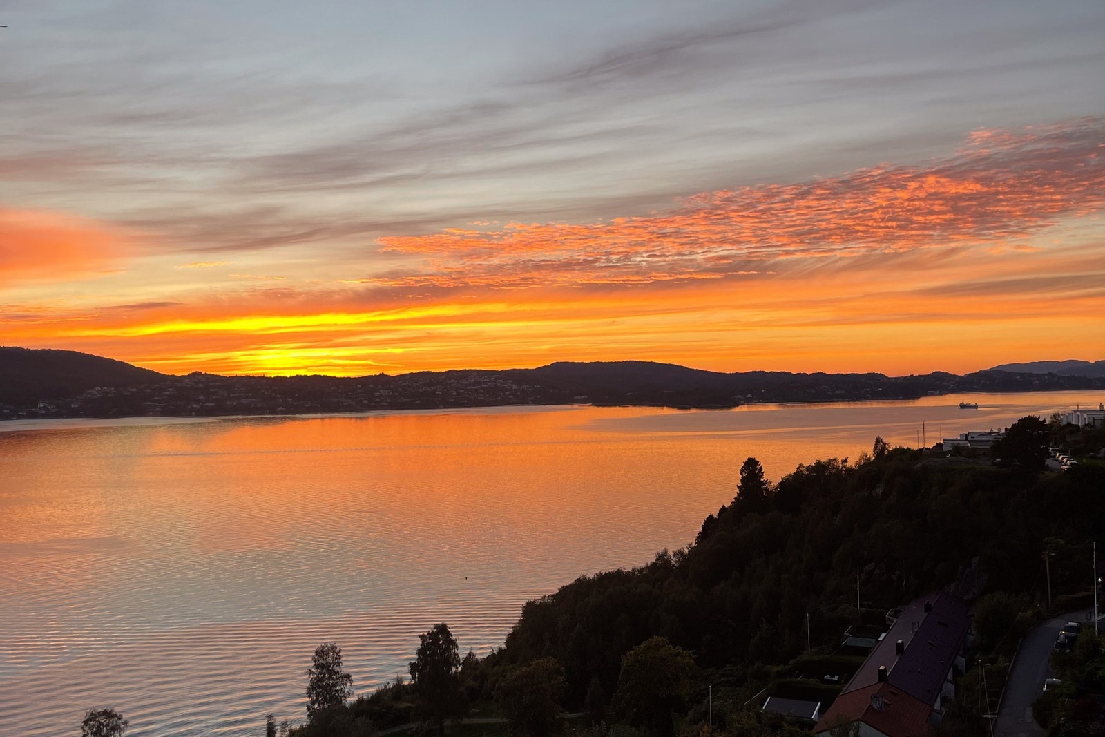 Perfekt for solrike ettermiddager og hyggelige kvelder med utsikt. Galleribilde