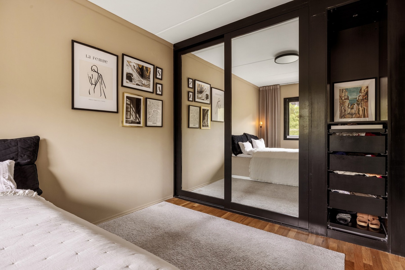 Et behagelig og stille rom som gir deg gode forutsetninger for en god natts søvn. Galleribilde