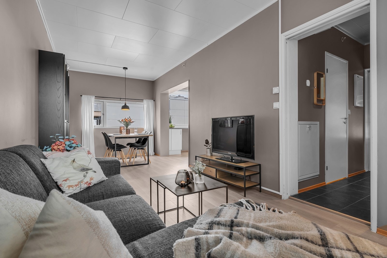 Vannbåren gulvvarme i entré og stue/kjøkken. Galleribilde