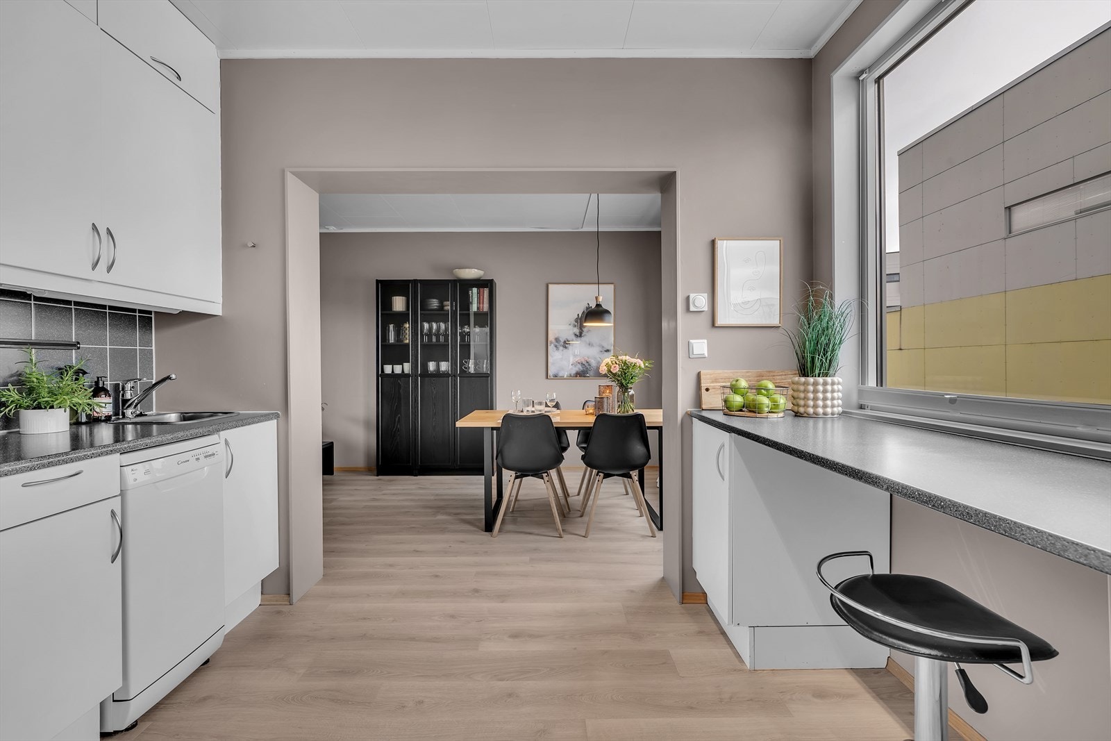 Fin barløsning på kjøkkenet. Galleribilde