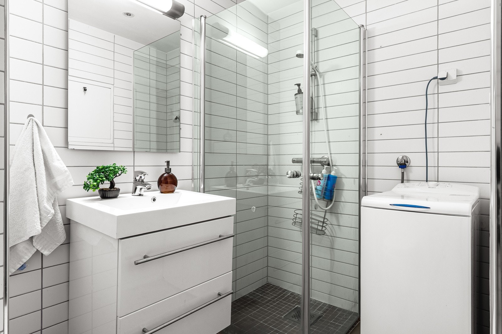 På lik lik linje med badet i hovedetasjen er dette badet nytt fra 2011. Galleribilde
