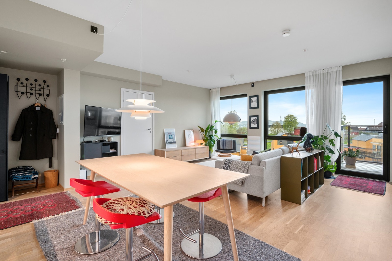 Her er det god plass til et stort spisebord. Galleribilde