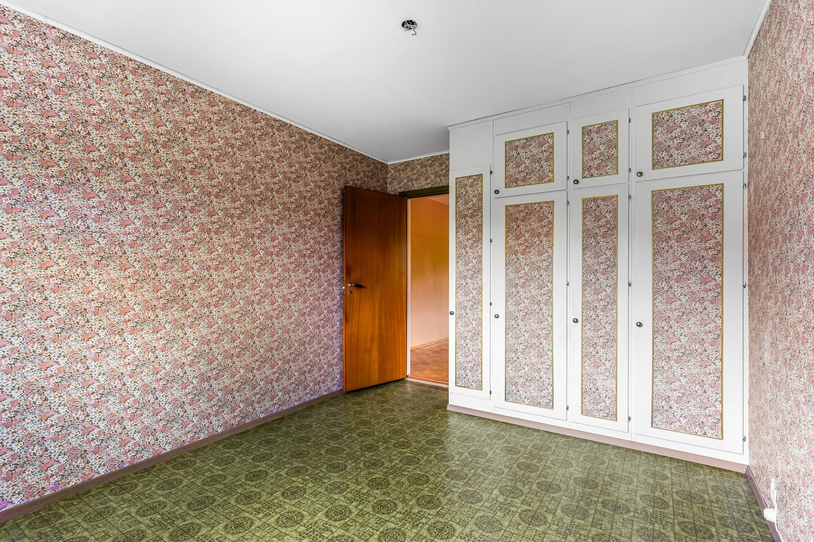 Alle med plass til seng og garderobeløsninger. Galleribilde