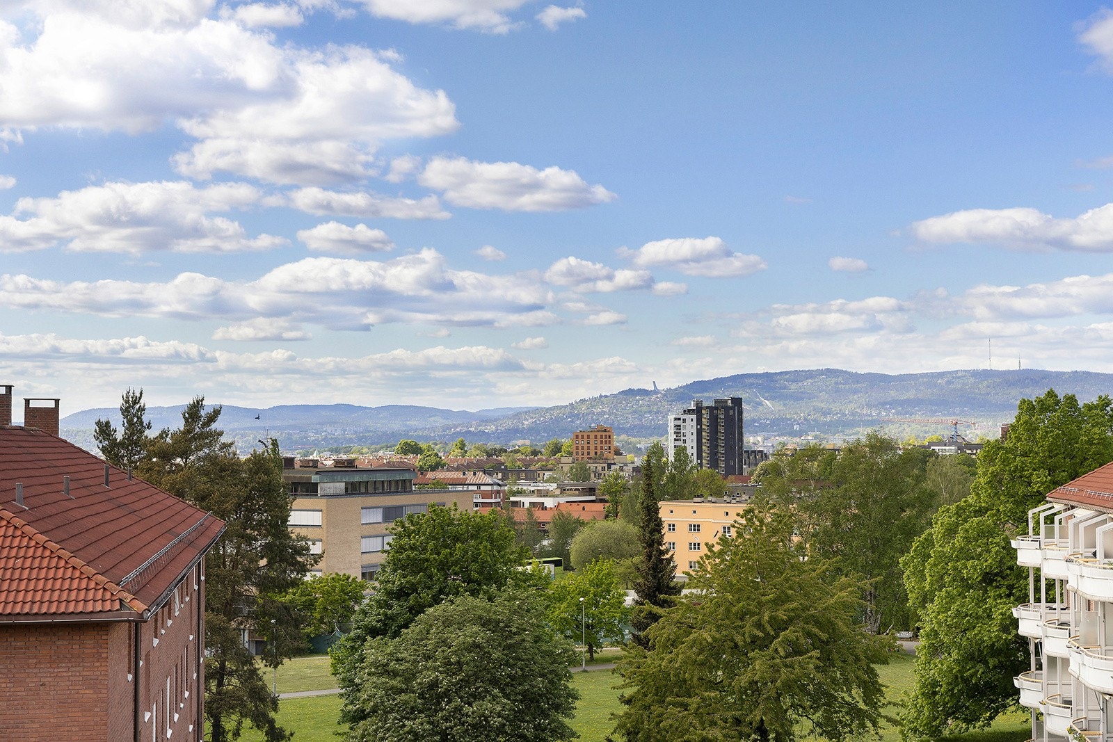 Utsikt mot Holmenkolle Galleribilde