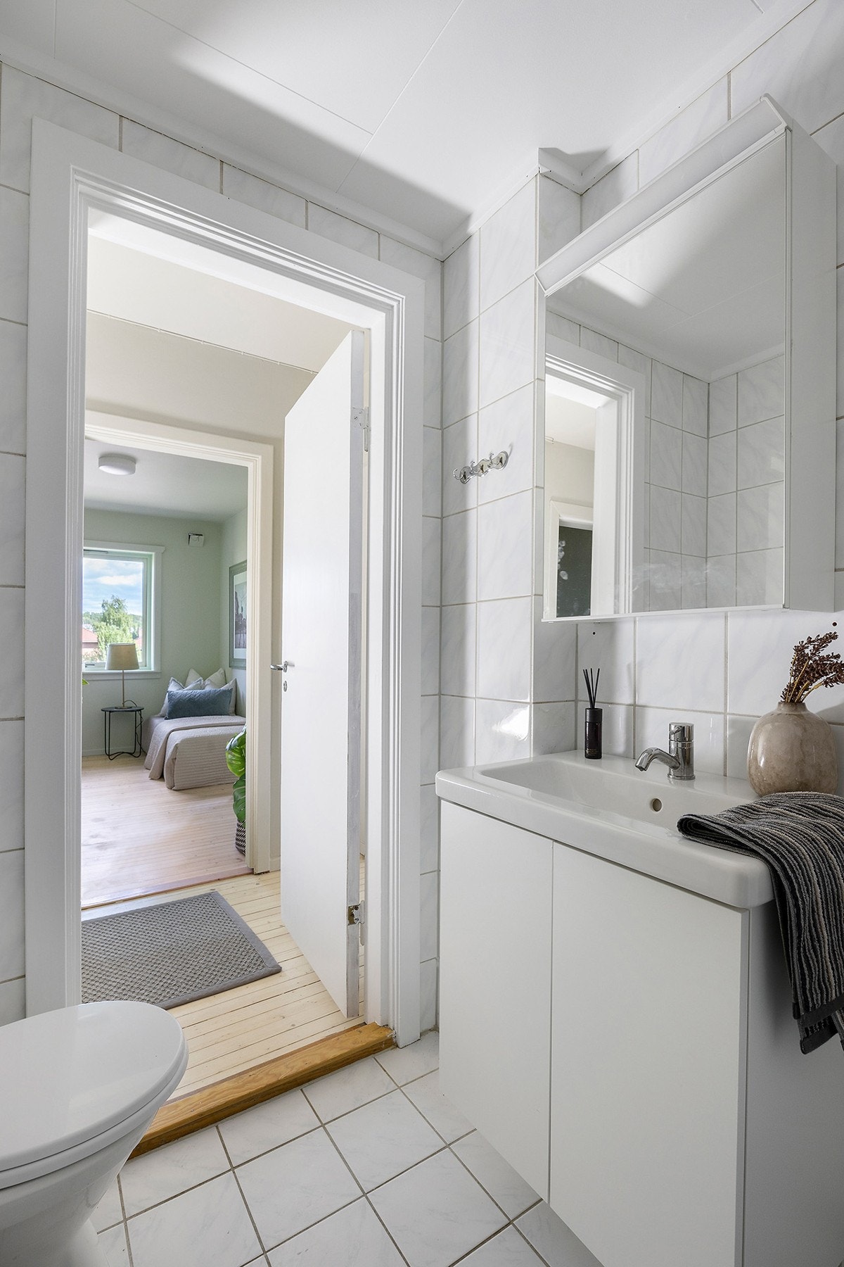 Flislagt bad med varmekabler rehabilitert i regi av borettslaget Galleribilde