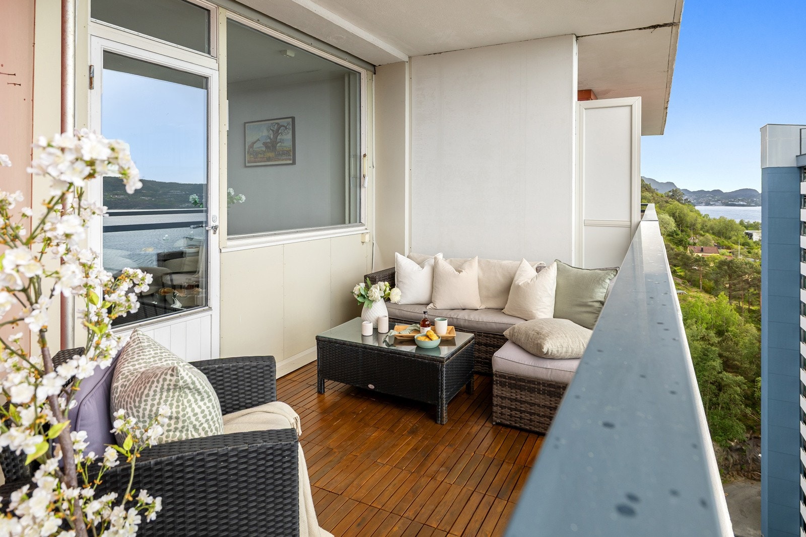 Delvis overbygget balkong gjør at man har glede av den året rundt Galleribilde