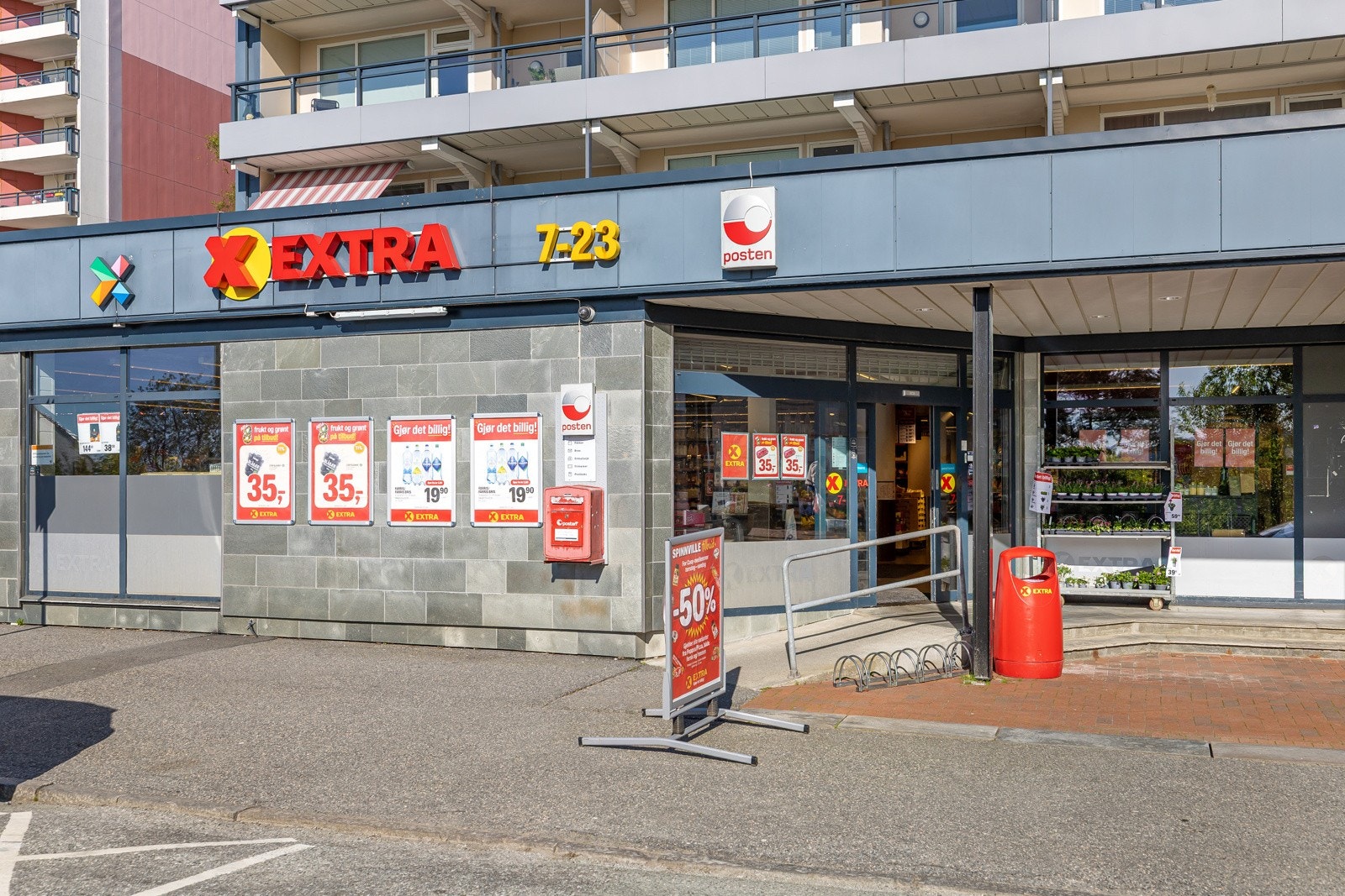 Praktisk med dagligvarebutikk rett ved Galleribilde