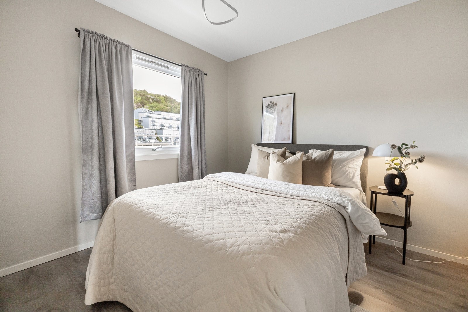 Romslig soverom Galleribilde