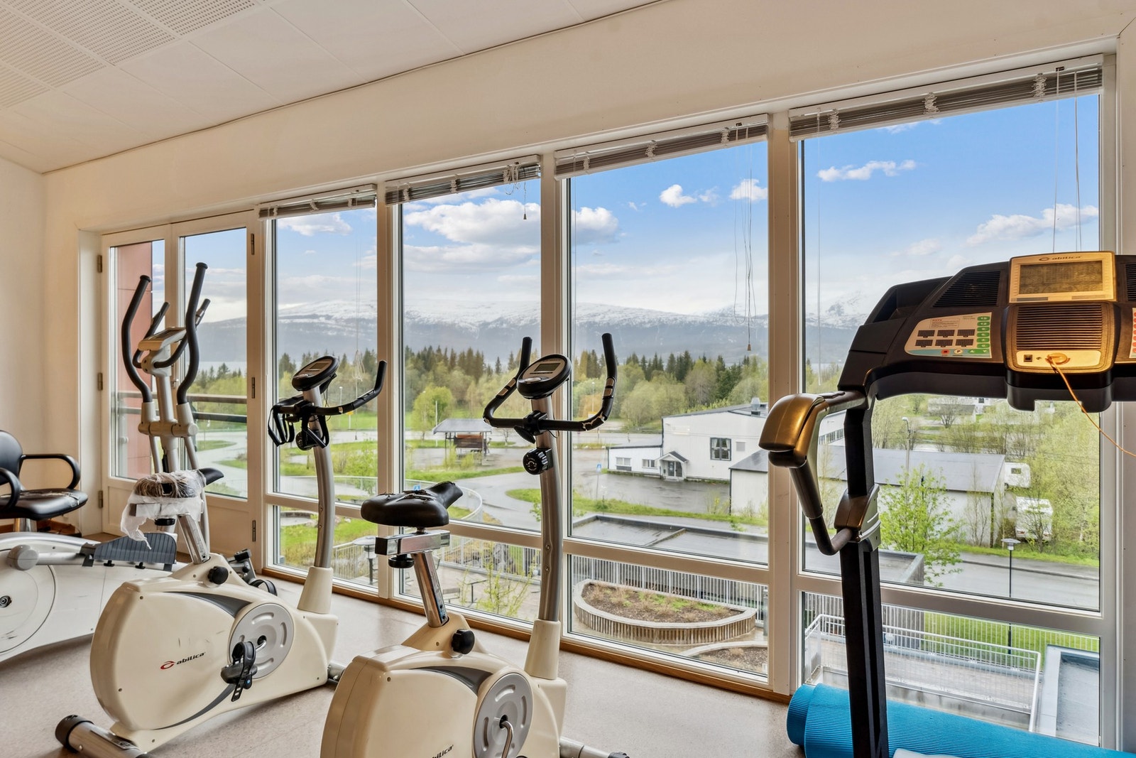 I 3. etasje er treningsrom, hvor du når som helst kan trimme og nyte den beste utsikten. Galleribilde