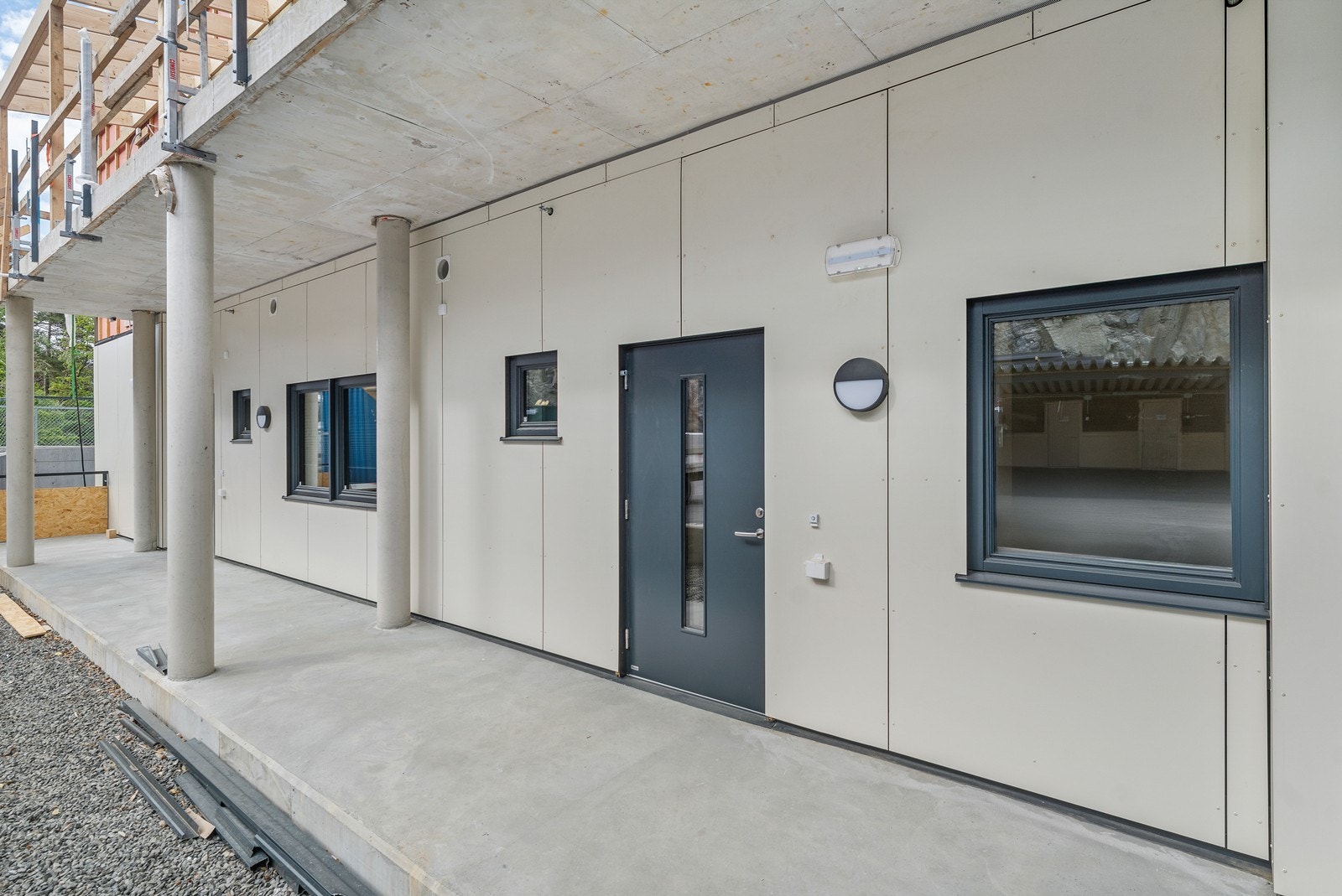 Leiligheten ligger på bakkeplan, så man trenger ikke å bruke heis eller trapper. Galleribilde