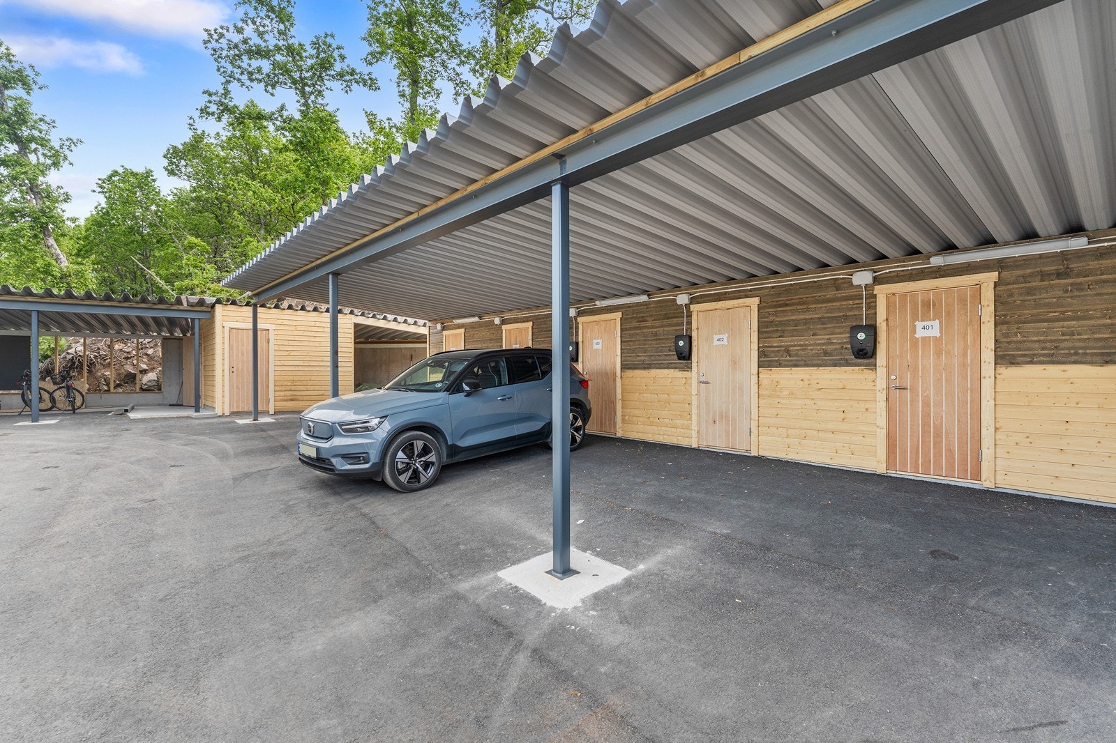 Medfølger carport. Galleribilde