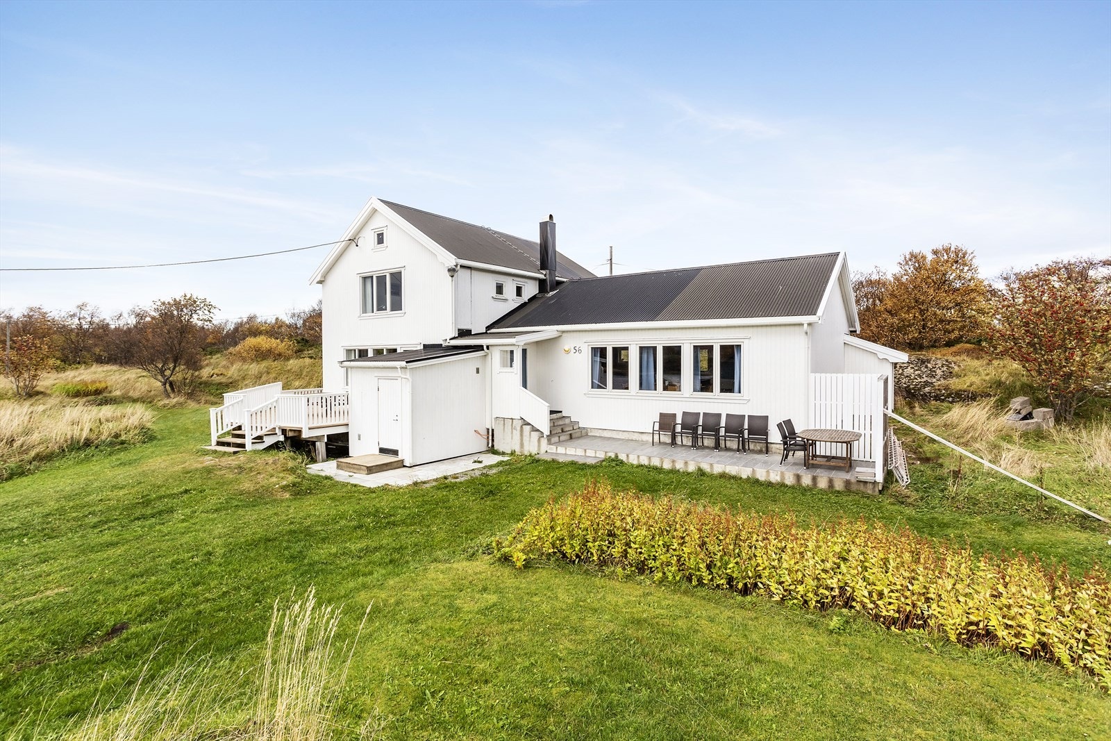 Det er godt med utearealer som består av bl.a. to terrasser tilknyttet boligen. Galleribilde