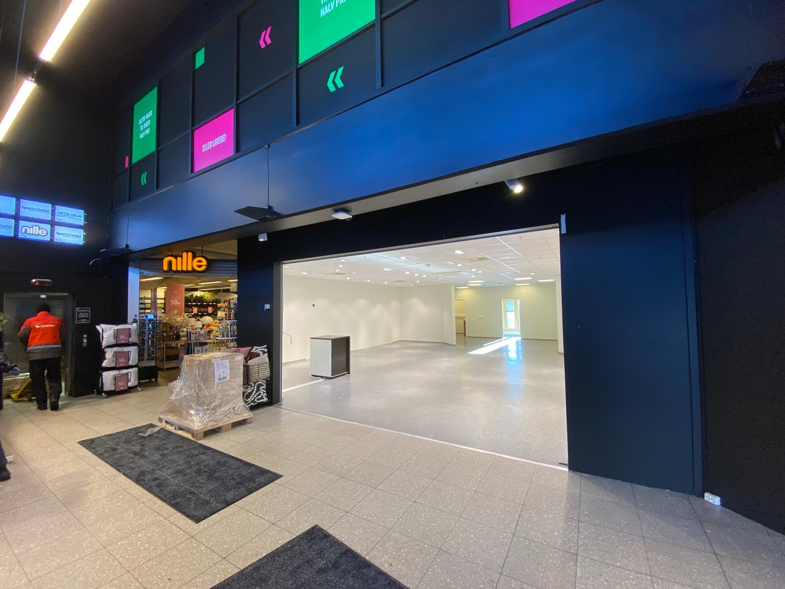 Det er trappefri adkomst til lokalet. Nabobutikkene er Sport 1, Sport Outlet, Nille og Normal Galleribilde