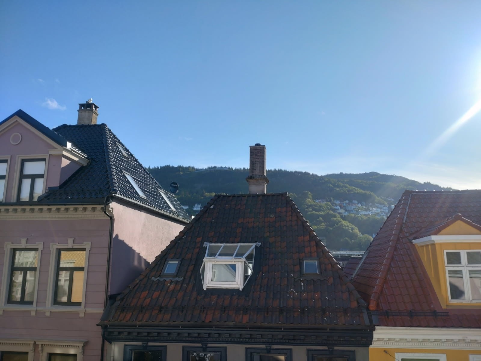 Utsikt fra stue mot både Fløien og Ulriken (foto: privat) Galleribilde