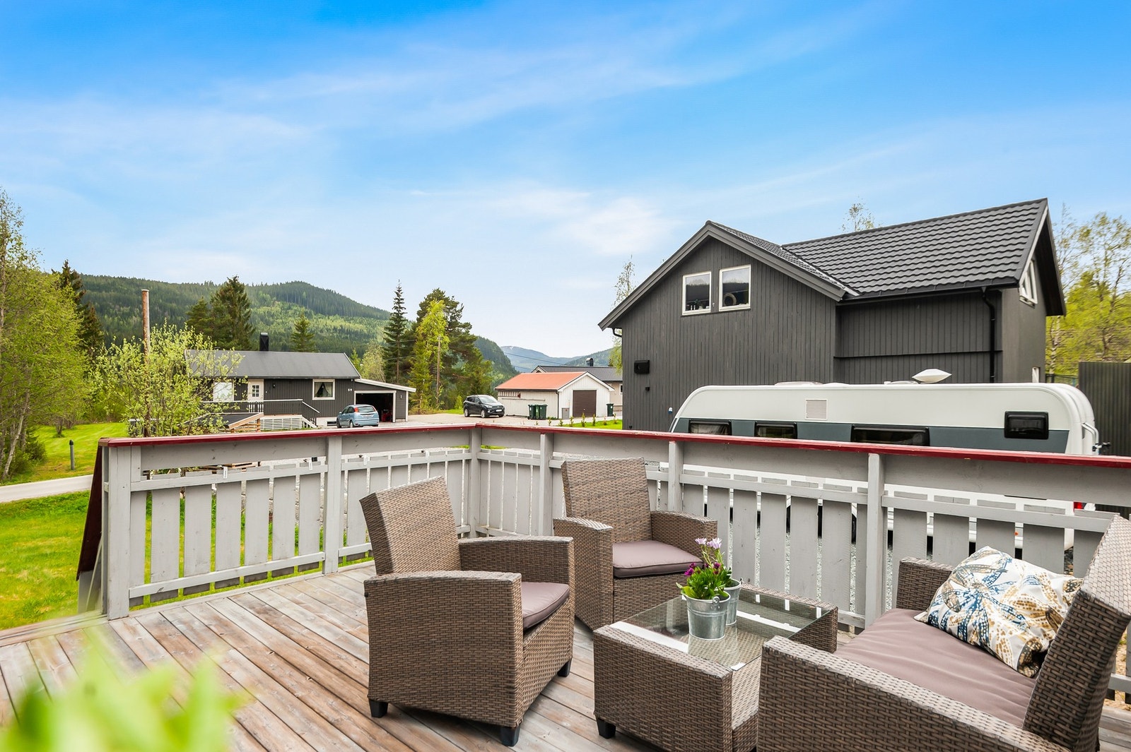 Fra stuen er det utgang til terrasse på 19m². Galleribilde