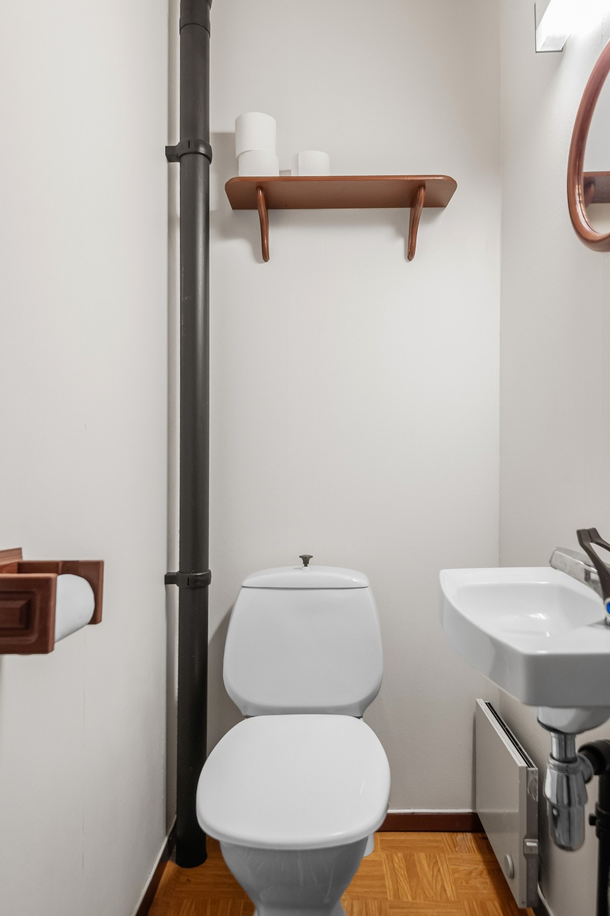 Toalettrom. Galleribilde