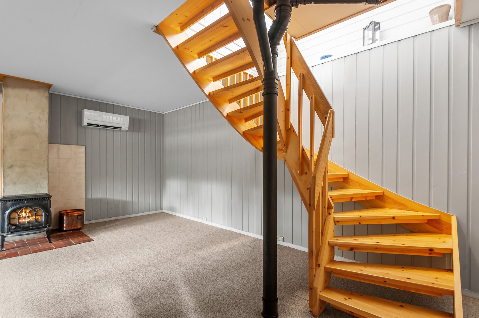 Kjelleretasjen består av kjellerrom og to store boder. Galleribilde