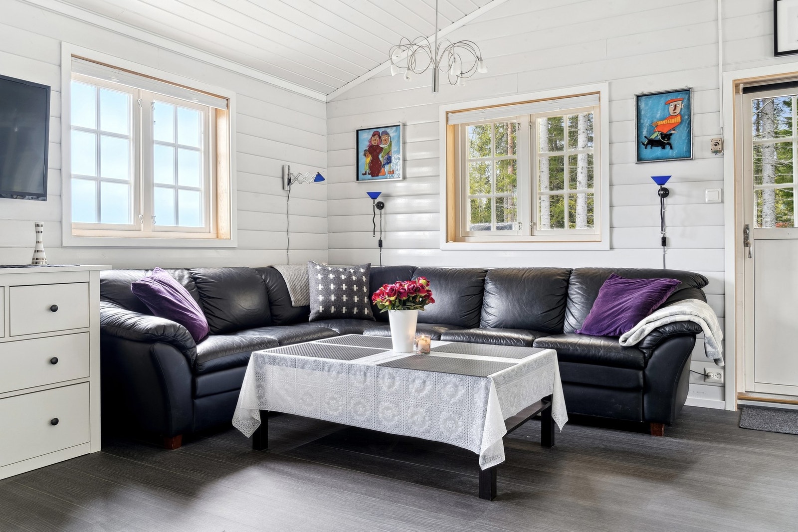 I stue er det god plass for å innrede i flere sitteseksjoner etter eget ønske og behov. Galleribilde