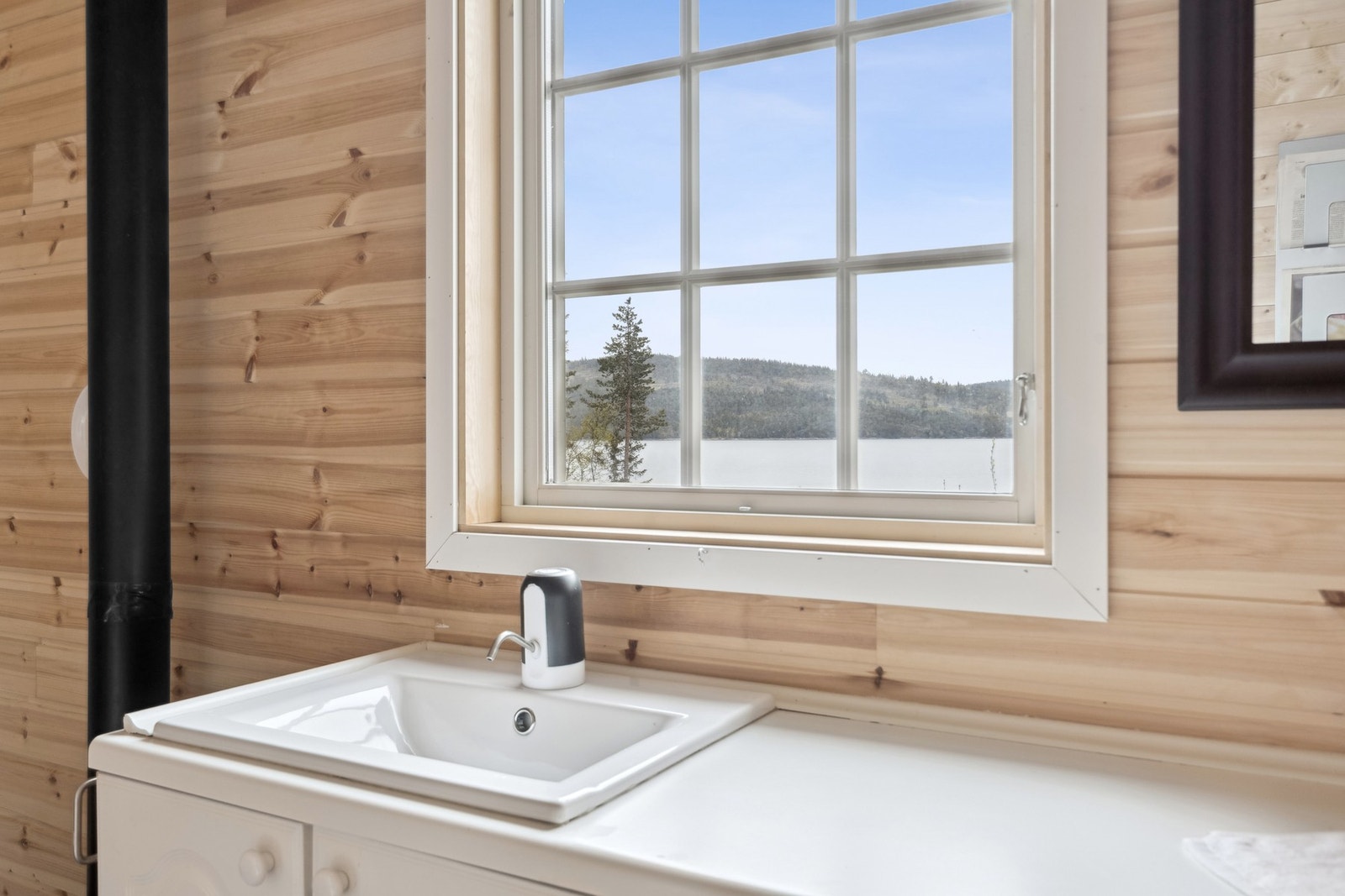 Utsikt fra vindu på bad. Galleribilde