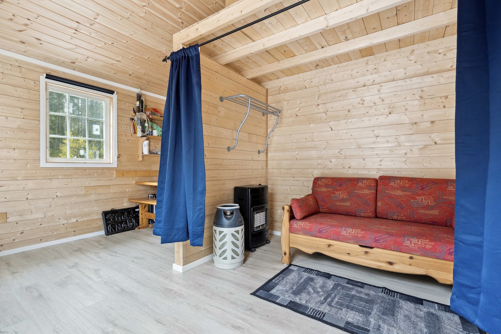 Anneks med seksjon for sovealkove og for innredning av det du måtte ønske. Galleribilde