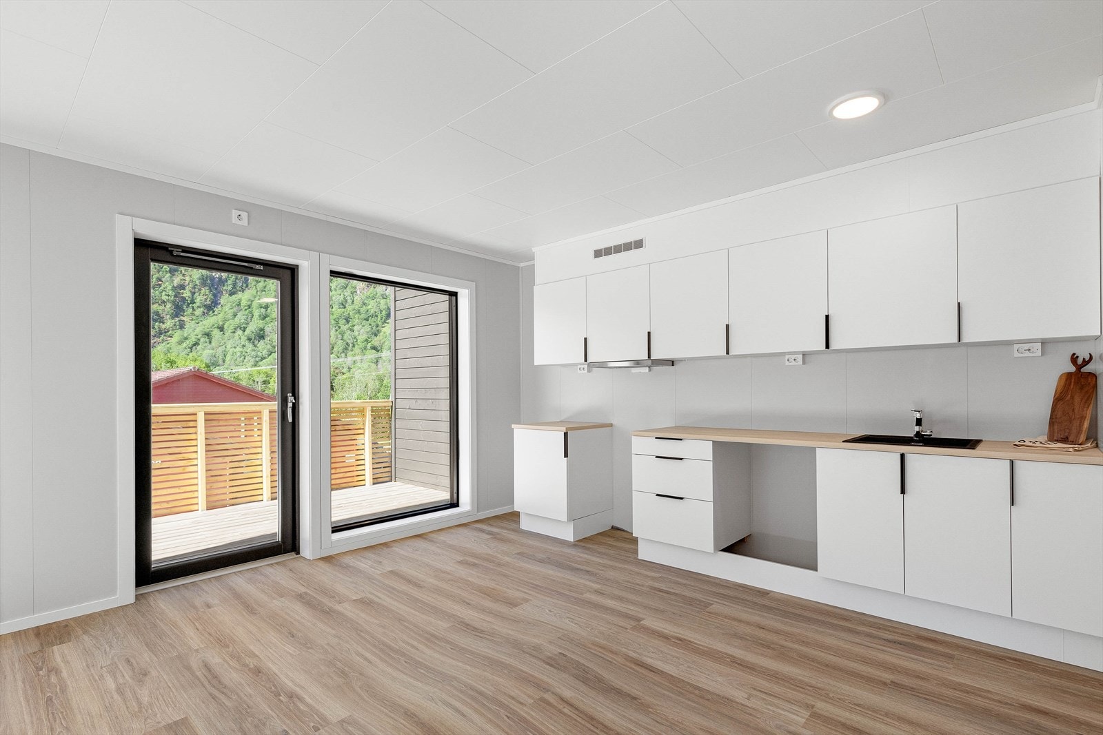 Innreiing med god skåp- og benkeplass. Galleribilde