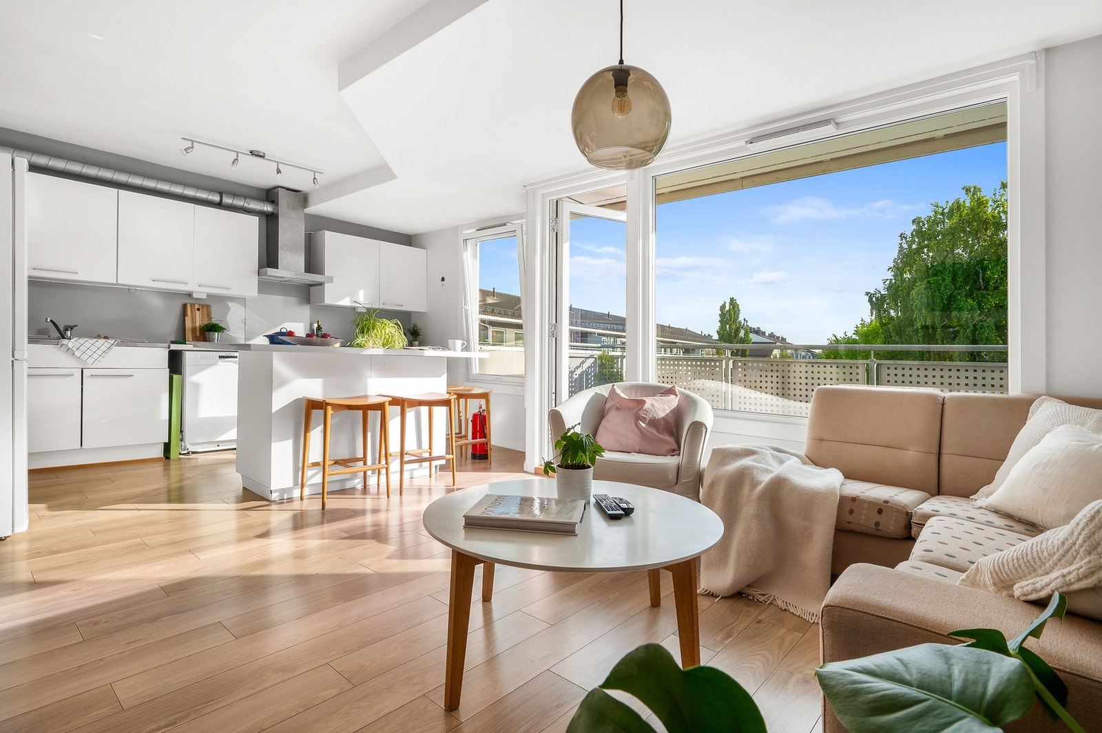 Velkommen til Borggata 12B presentert av Petter Jordbakke ved EIE eiendomsmegling. Galleribilde