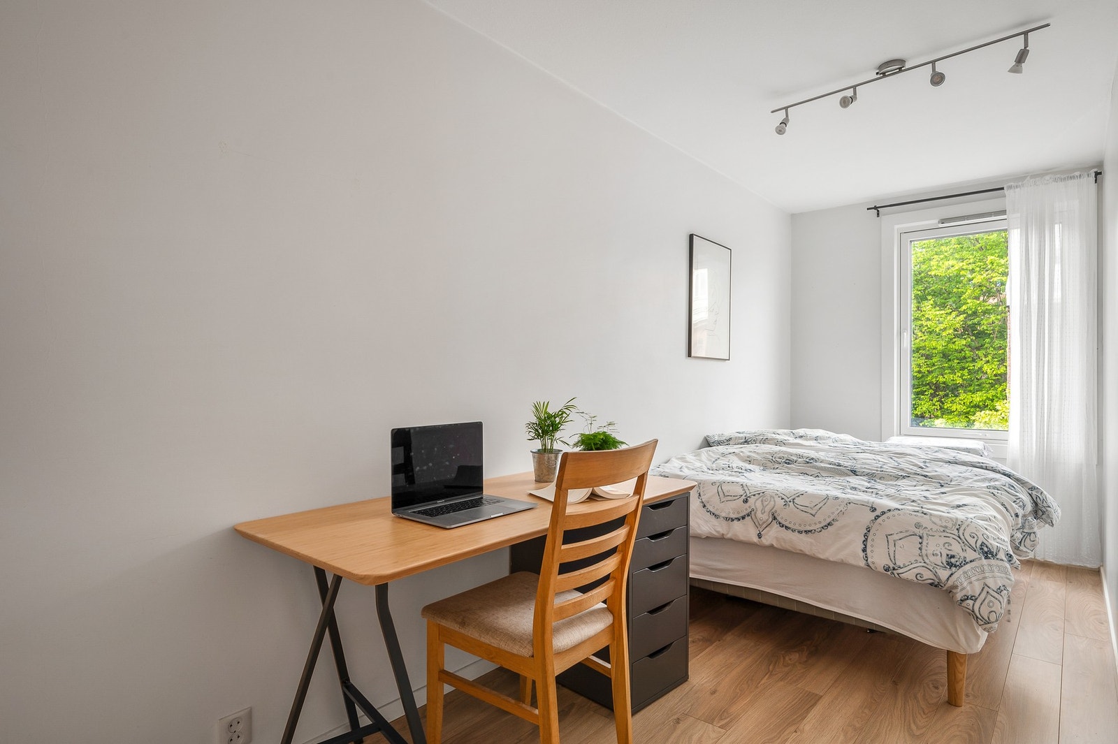 Soverom 2 er også av god størrelse og kan fint benyttes som barnerom, gjesterom eller kontor. Galleribilde