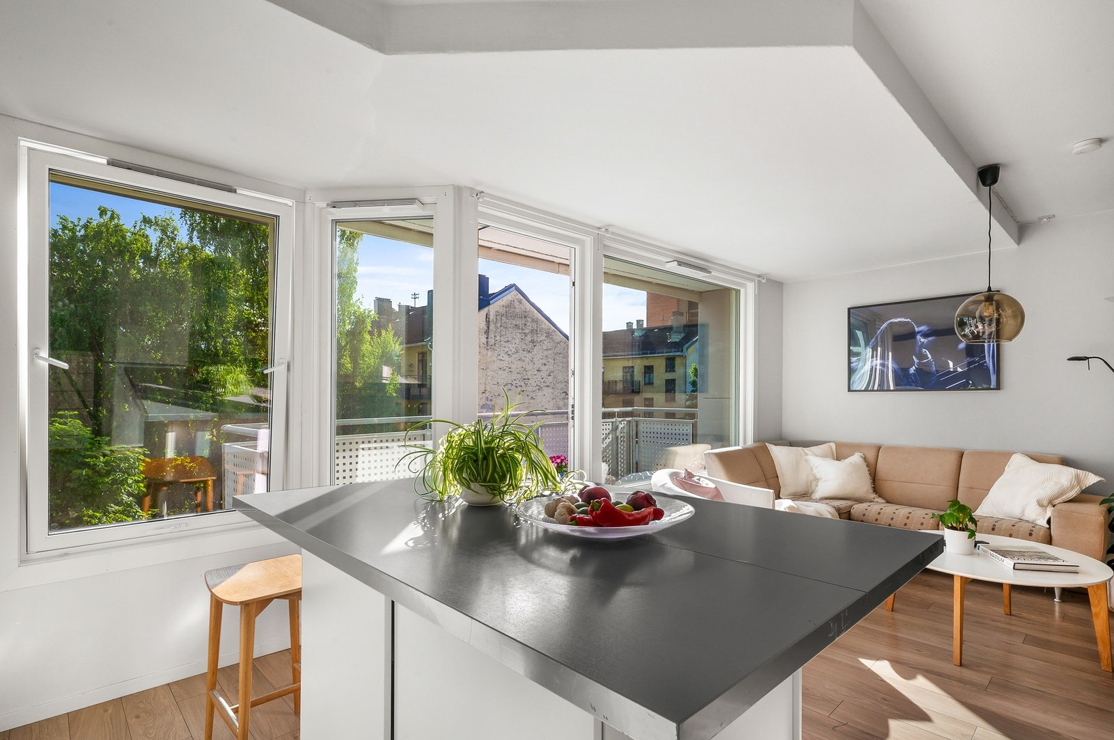 Leiligheten har en lys og gjennomgående planløsning. Galleribilde