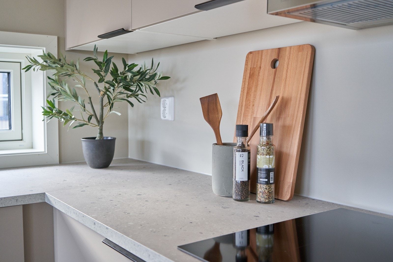 Moderne farger er gjennomgående for boligen. Galleribilde