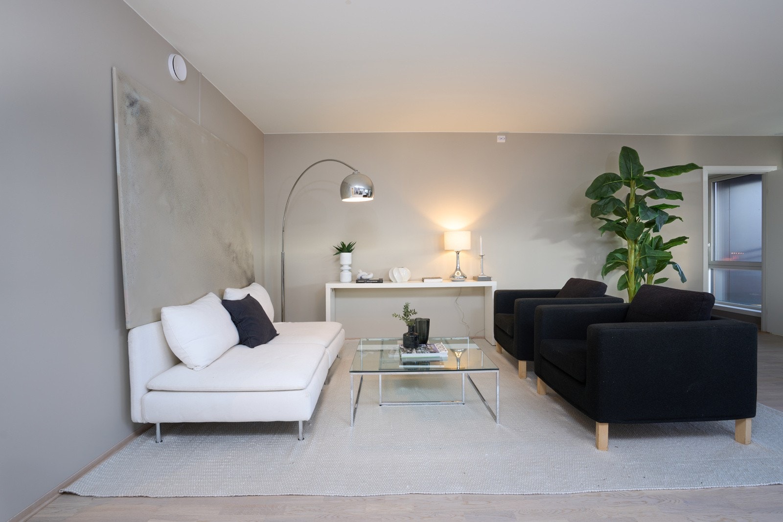 Vannbåren gulvvarme, kabel-tv, forsikring, kommunale avgifter mm er inkludert i felleskostnadene. Galleribilde