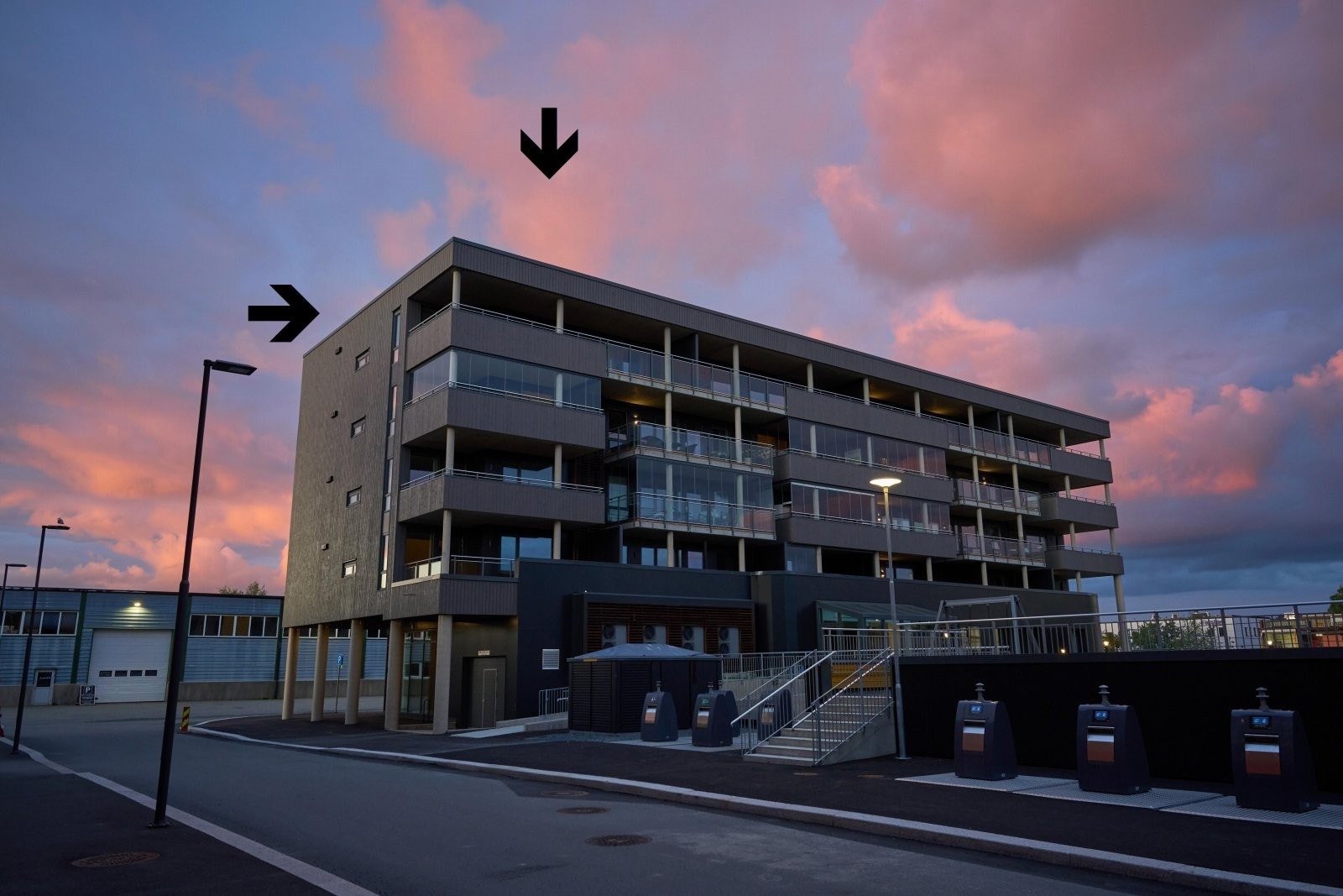 Topp- og hjørnebeliggenhet med sol fra tidlig formiddag til sent på kveld. Galleribilde