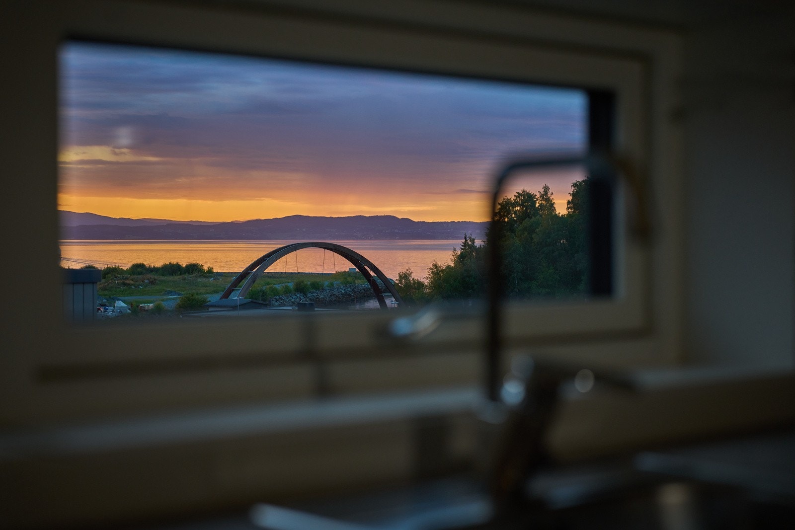 Fra boligen har man nydelig utsikt mot fjorden, Sundet og Holmgangen mm. Galleribilde